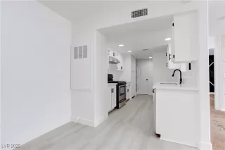 Photo #6: 2741018 Listing