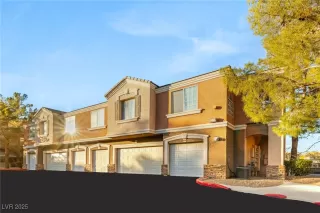 Photo #2: 2741038 Listing