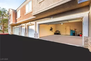 Photo #3: 2741038 Listing