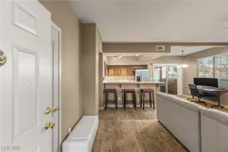 Photo #5: 2741038 Listing