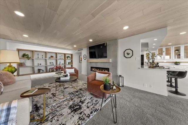 MLS: 2741039 Condo For Sale