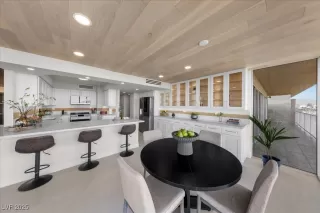 Photo #1: 2741039 Listing