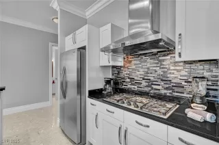 Photo #4: 2741087 Listing