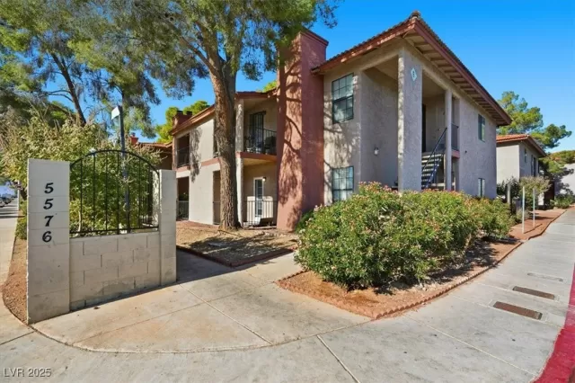 MLS: 2741097 Condo For Sale