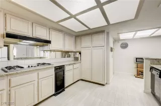 Photo #4: 2741135 Listing