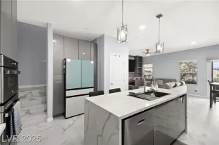 Photo #3: 2741139 Listing