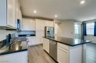 Photo #5: 2741153 Listing