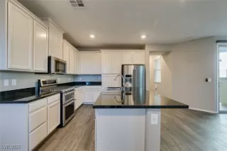 Photo #6: 2741153 Listing