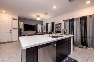 Photo #2: 2741176 Listing 