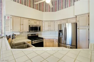 Photo #5: 2741269 Listing