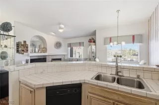 Photo #6: 2741269 Listing