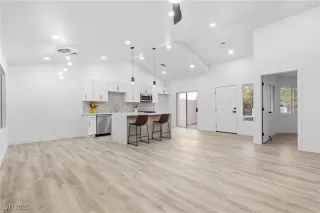 Photo #1: 2741275 Listing