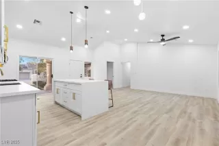 Photo #3: 2741275 Listing