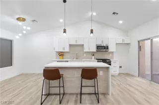 Photo #4: 2741275 Listing