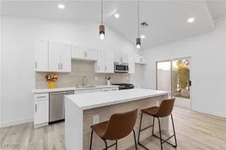 Photo #5: 2741275 Listing