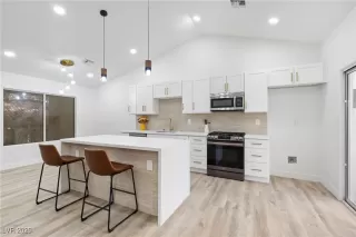 Photo #6: 2741275 Listing