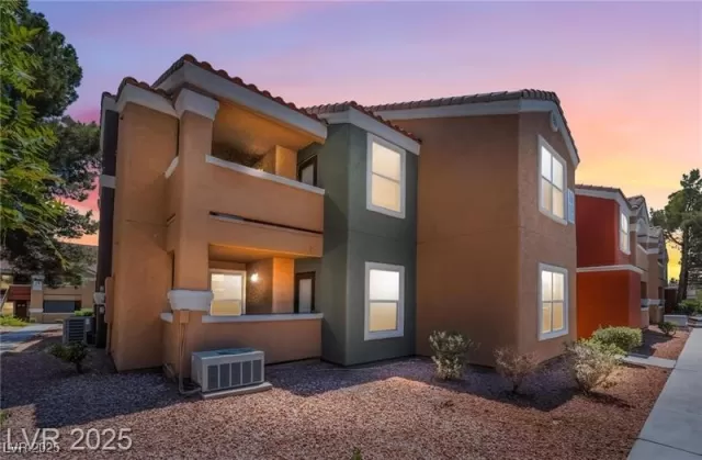 MLS: 2741283 Condo For Sale