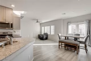 Photo #4: 2741335 Listing