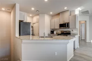 Photo #5: 2741335 Listing