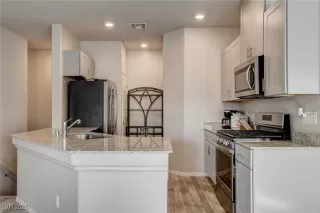 Photo #6: 2741335 Listing