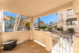 Photo #5: 2741360 Listing