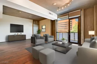 Photo #4: 2741388 Listing