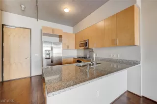 Photo #5: 2741389 Listing