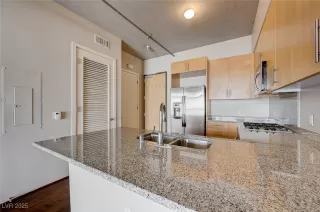 Photo #6: 2741389 Listing