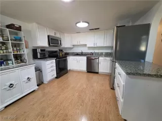 Photo #4: 2741394 Listing