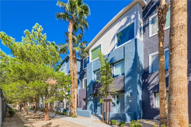 MLS: 2741397 Condo For Sale