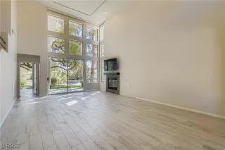 Photo #4: 2741400 Listing