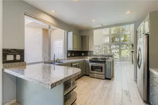 Photo #6: 2741400 Listing