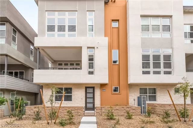 MLS: 2741441 Condo For Sale