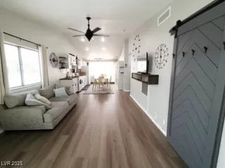 Photo #2: 2741492 Listing