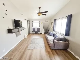 Photo #3: 2741492 Listing