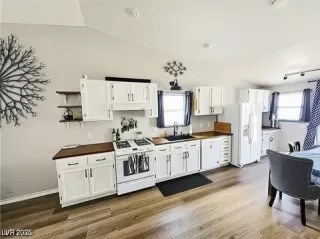 Photo #5: 2741492 Listing