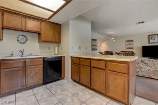 Photo #6: 2741518 Listing