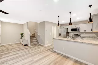 Photo #4: 2741531 Listing