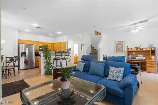 Photo #4: 2741539 Listing