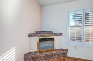 Photo #5: 2741560 Listing