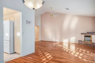 Photo #6: 2741560 Listing