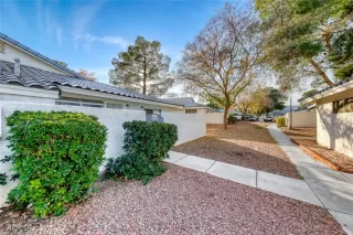 Photo #2: 2741562 Listing