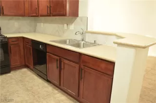 Photo #4: 2741566 Listing