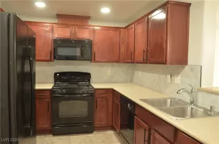 Photo #5: 2741566 Listing