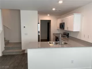 Photo #3: 2741593 Listing