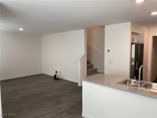 Photo #4: 2741593 Listing