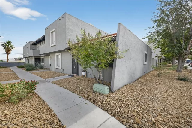 MLS: 2741620 Condo For Sale