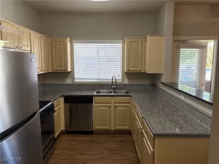 Photo #6: 2741647 Listing