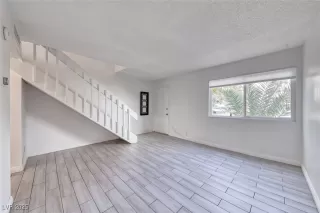 Photo #4: 2741651 Listing 