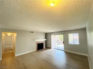 Photo #4: 2741681 Listing